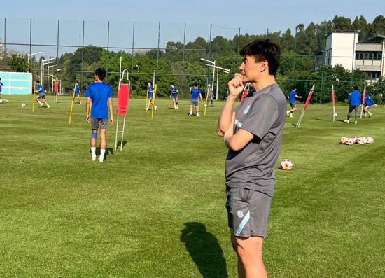 她确实害了不少人，无数人被她害得家破人亡，但她却从来没在意过。